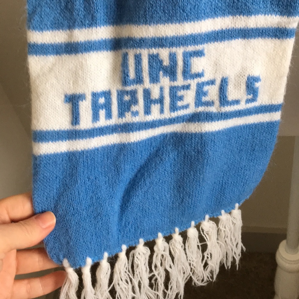 UNC Tarheels vintage vibe scarf with tassels - Picture 2 of 3